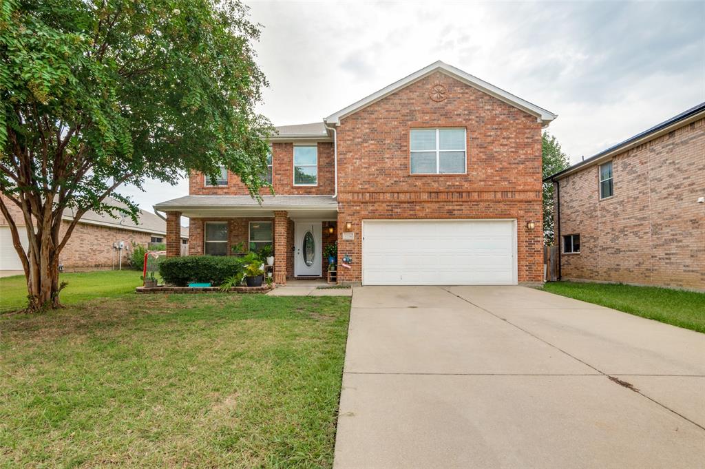 Leaning Oak Ct, Arlington, TX 76002