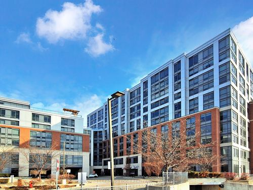 1020-11211 Yonge St, Richmond Hill, ON, L4S0E9 | Card Image