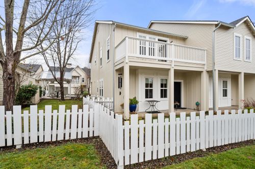 apt-120-515 G St, Jacksonville, OR, 97530-9284 | Card Image