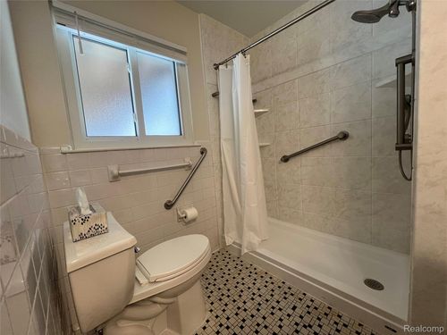 2043 Ellwood Ave, Berkley, MI, 48072-1022 | Card Image