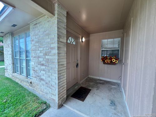 734 Rosewood Ave, Boerne, TX, 78006-2134 | Card Image