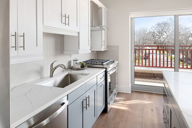 306 - 6700 W North Ave, Condo with 2 bedrooms, 2 bathrooms and 2 parking in CHICAGO IL | Image 5