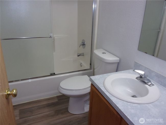 Main full bathroom. | Image 21