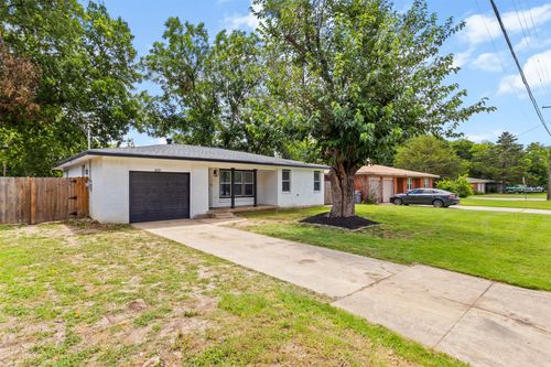 1035 Warden St, Benbrook, TX, 76126-2505 | Card Image