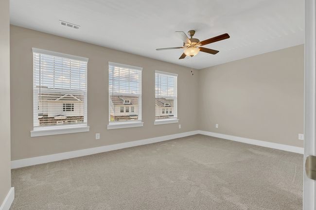 Large owner's suite w/tons of natural light | Image 17