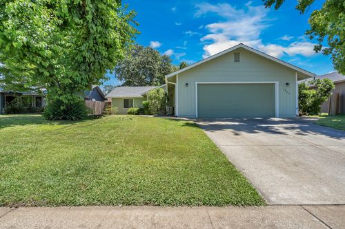 1925 Trumpet Dr, Redding, CA, 96003-9398 | Card Image