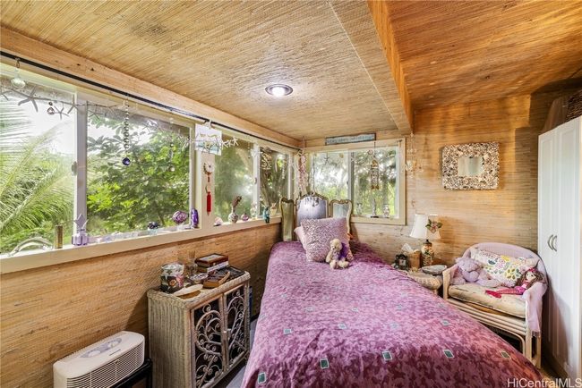 Separate massage room on lower level | Image 10