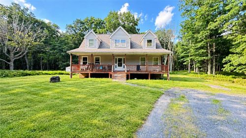 1115 Snowshoe Ct, Bushkill, PA, 18324-8639 | Card Image