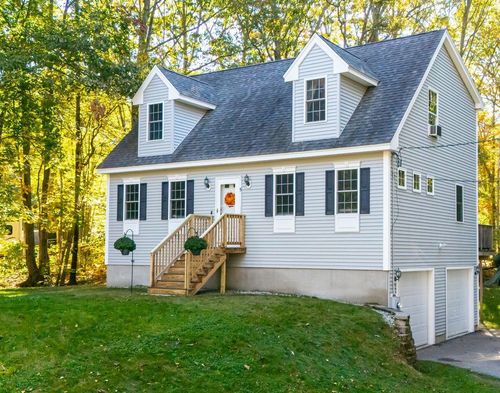 5 Dolores Ave, Derry, NH, 03038-3808 | Card Image