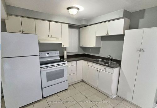 42 Riverbank Rd, Brampton, ON, L6R2H4 | Card Image