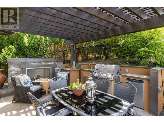 983 Westpoint Dr, House other with 4 bedrooms, 6 bathrooms and 2 parking in Kelowna BC | Image 31
