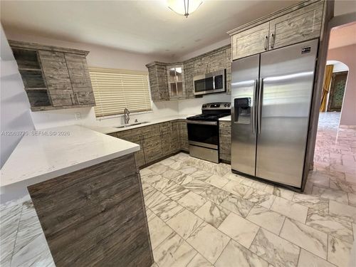320 Nw 61st Ave, Miami, FL, 33126-4640 | Card Image