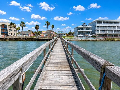 720 S Water St, Rockport, TX, 78382 | Card Image