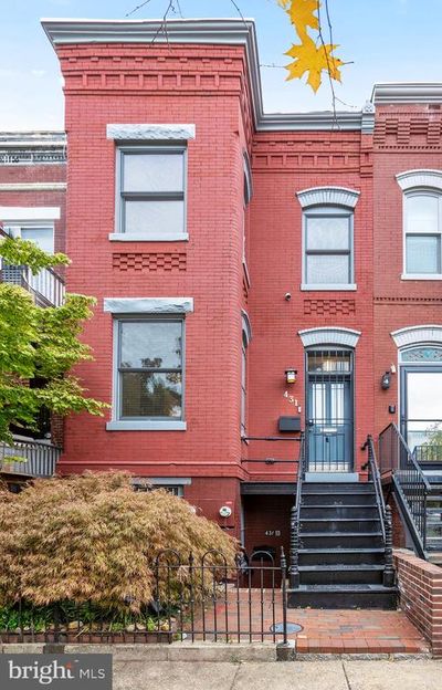 431 4 Th Street Ne, Townhouse with 4 bedrooms, 3 bathrooms and null parking in WASHINGTON DC | Image 1