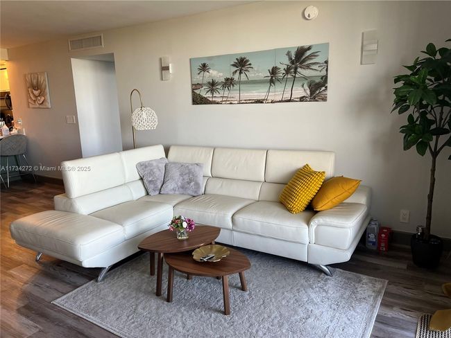APT-504 - 600 Three Islands Blvd, Condo with 2 bedrooms, 2 bathrooms and null parking in Hallandale Beach FL | Image 4