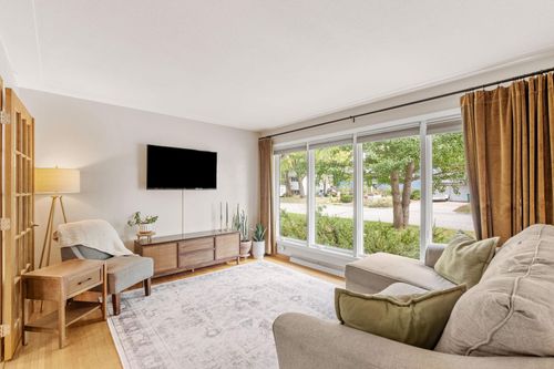 212 Birchwood Dr N, Stillwater, MN, 55082-4606 | Card Image