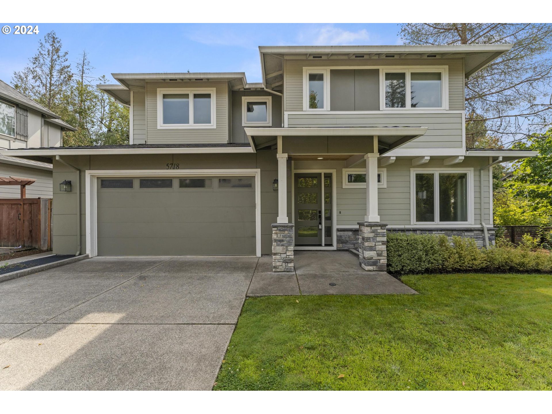 Meadowcreek Ct, Lake Oswego, OR 97035