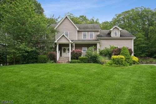 4 Knollwood Ln, Hardyston, NJ, 07460-1137 | Card Image