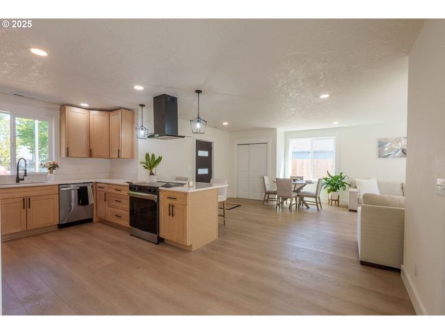 535 E St, House other with 4 bedrooms, 3 bathrooms and 1 parking in Independence OR | Image 14