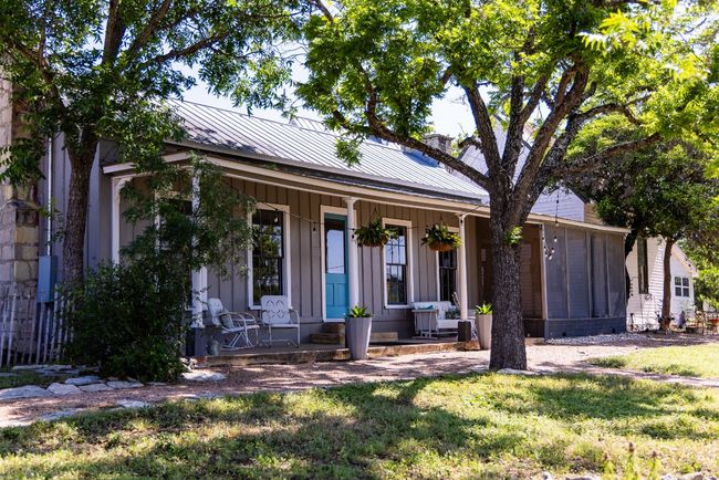 684 Stoneleigh Rd, Home with 3 bedrooms, 2 bathrooms and null parking in Center Point TX | Image 4