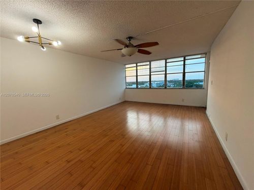 1015-2025 Ne 164th St, North Miami Beach, FL, 33162-4162 | Card Image