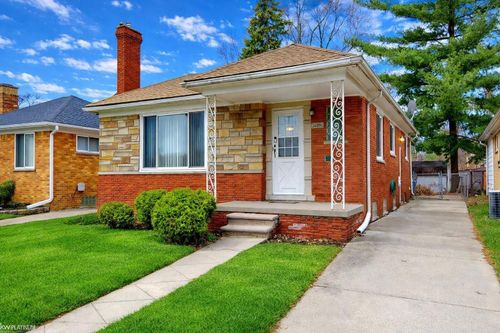 24091 Eastwood St, Oak Park, MI, 48237-2001 | Card Image