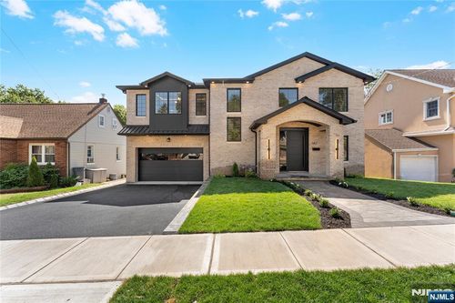 582 Morse Ave, Ridgefield, NJ, 07657-2423 | Card Image