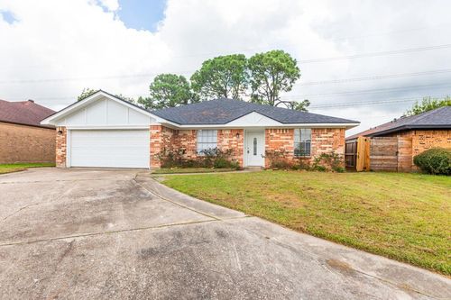 8502 Lynwood Ln, Port Arthur, TX, 77642-7213 | Card Image