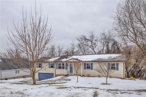 10 Danbury Dr, Greensburg, PA, 15601-1121 | Card Image