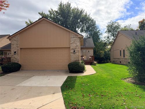 35475 Lone Pine Ln, Farmington Hills, MI, 48335-5810 | Card Image
