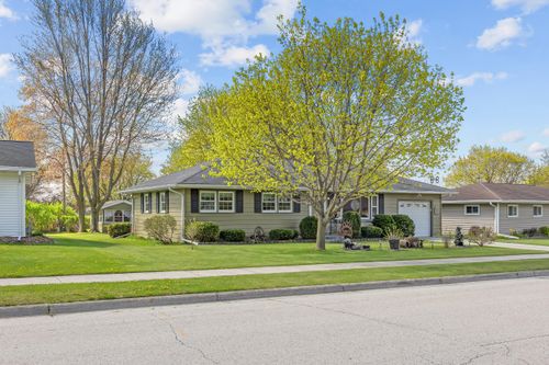 2211 Pleasant Ave, New Holstein, WI, 53061-1220 | Card Image