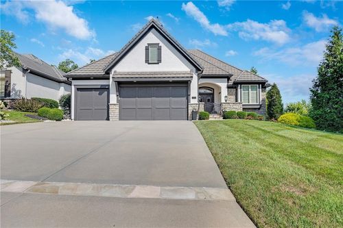 114 Wolsey Bridge Pkwy, Belton, MO, 64012-7823 | Card Image