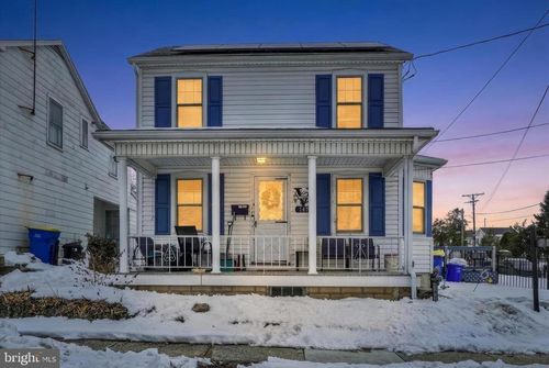 147 Maple St, Manchester, PA, 17345-1406 | Card Image