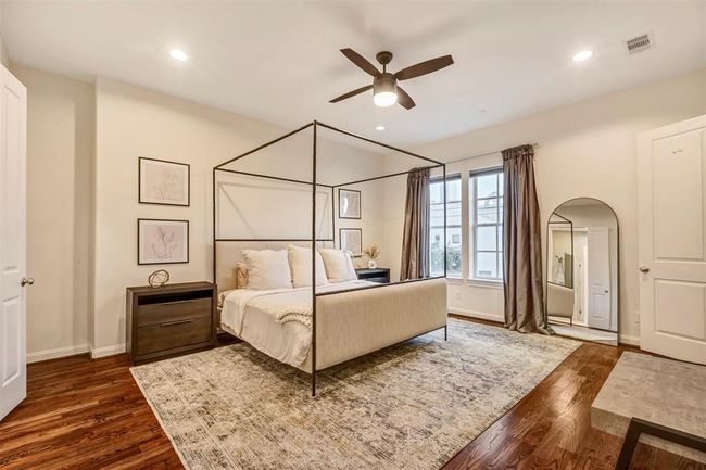1818 Dart St, House other with 3 bedrooms, 5 bathrooms and 2 parking in Houston TX | Image 25