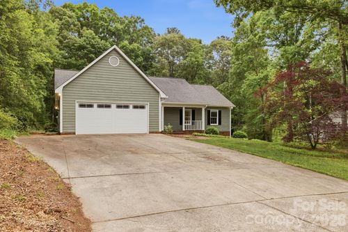 4804 Elmhurst Dr Ne, Hickory, NC, 28601-8717 | Card Image
