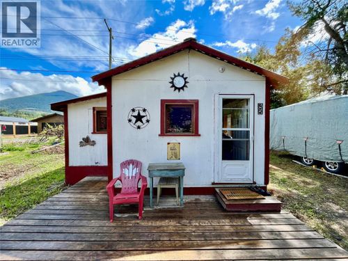 305 8th Ave Nw, Nakusp, BC, V0G1R0 | Card Image