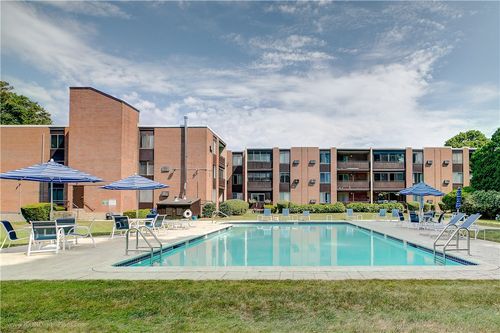 apt-214-401 Bellevue Ave, Newport, RI, 02840-6975 | Card Image