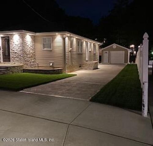 100 Manee Ave, Staten Island, NY, 10309-3545 | Card Image