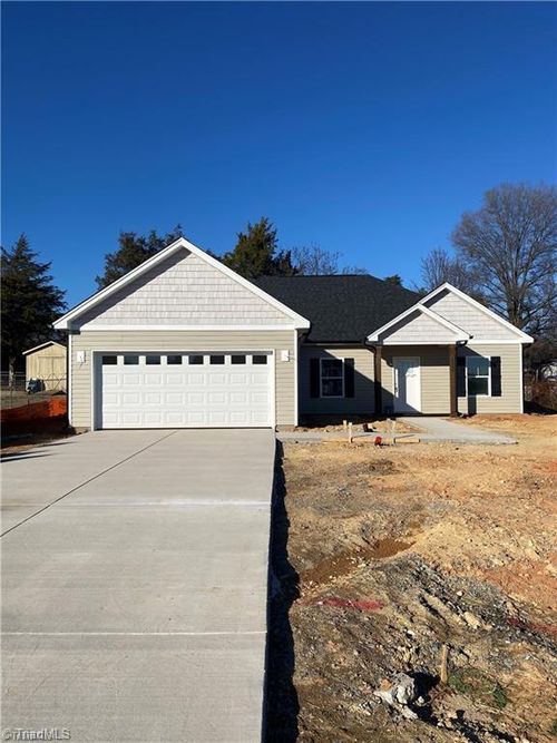 1009 Fairfield Dr, Yadkinville, NC, 27055 | Card Image