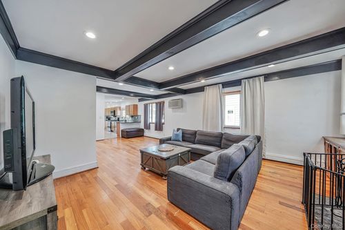 17 Aberdeen St, Malverne, NY, 11565-2324 | Card Image