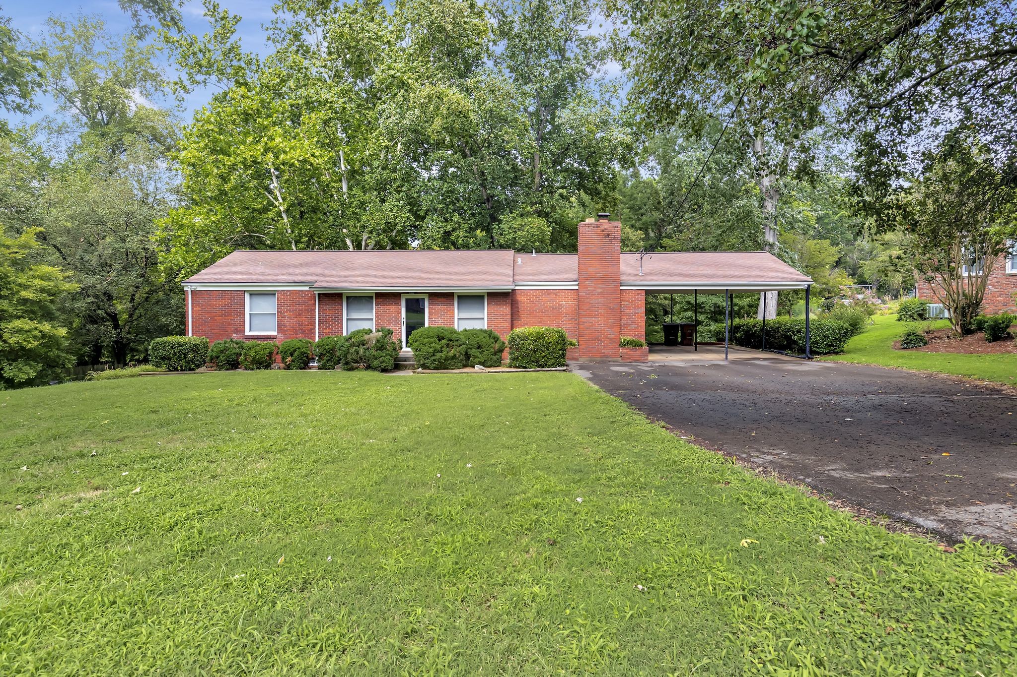 Dovecote Dr, Nashville, TN 37220