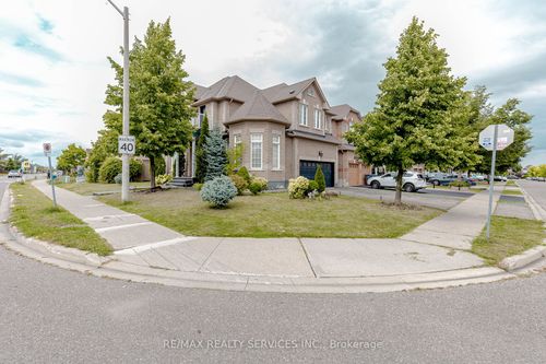 475 Van Kirk Dr, Brampton, ON, L7A0J2 | Card Image