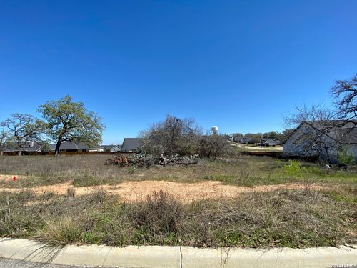 117 Red Oak Trl, La Vernia, TX, 78121-0110 | Card Image