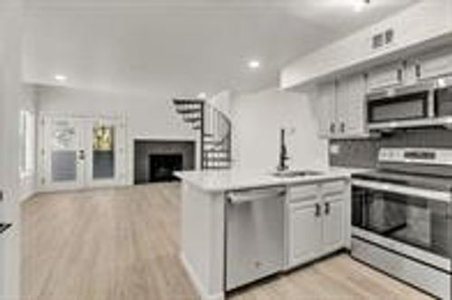 f207-11550 N May Ave, Oklahoma City, OK, 73120-5854 | Card Image