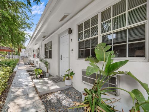 571 Ne 67th St, Miami, FL, 33138-5644 | Card Image