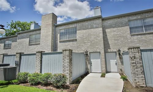 562 Wilcrest Dr, Houston, TX, 77042-1076 | Card Image