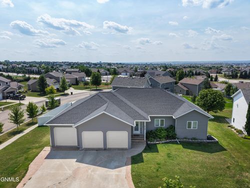 4724 Fountainblue Dr, Bismarck, ND, 58503-8852 | Card Image