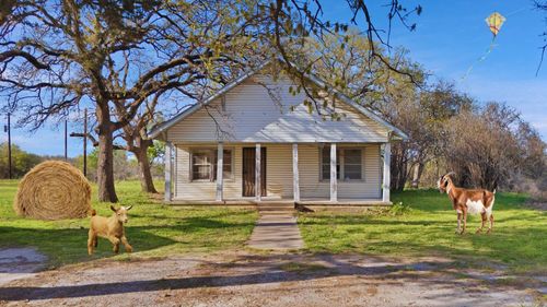 202 Johns Dr, Chico, TX, 76431-2729 | Card Image