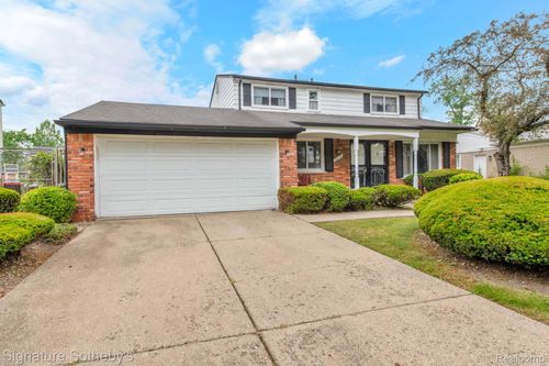 23719 Wendy Ln, Southfield, MI, 48075-8022 | Card Image