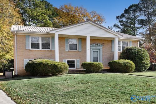 500 Forrest Park Ct Nw, Huntsville, AL, 35806-1864 | Card Image